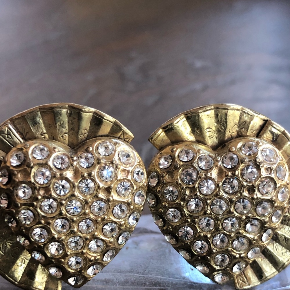Gold with rhinestone heart earrings in an art deco style, clip-on - Picture 3 of 8